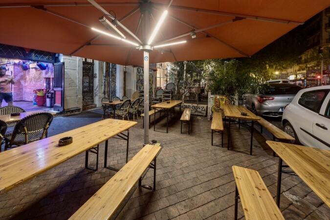 Best Sports Bars in Marseille - Red lion