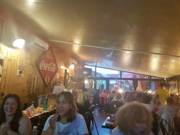 Best Sports Bars in Marseille - Pallets' café