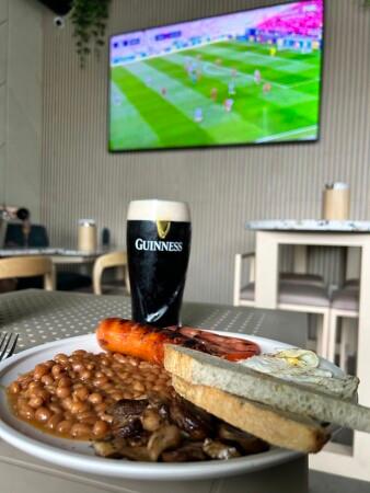 Best Sports Bars in Los Angeles - N17 The Lane