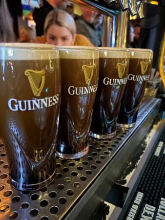 Best Sports Bars in Philadelphia - The Black Taxi