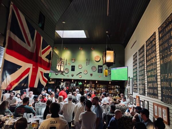 Best Sports Bars in West Hollywood - The Cat & Fiddle Pub & Restaurant