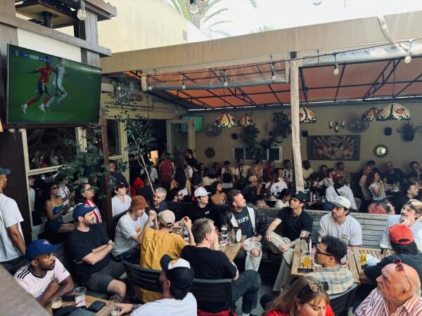 Best Sports Bars in West Hollywood - The Cat & Fiddle Pub & Restaurant