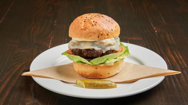 Best Sports Bars in West Hollywood - The Cat & Fiddle Pub & Restaurant