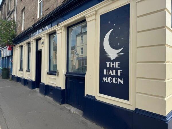 Best Sports Bars in Perth - The Half Moon Bar