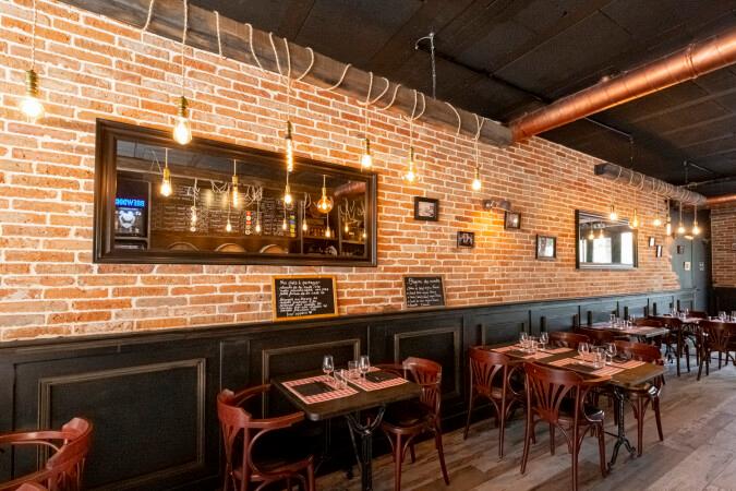 Best Sports Bars in Toulon - Barrio Chicago