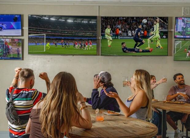 Best Sports Bars in Paddington - Captain Cook Hotel Paddington