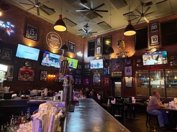 Best Sports Bars in Tampa - Duff's Famous Wings Tampa