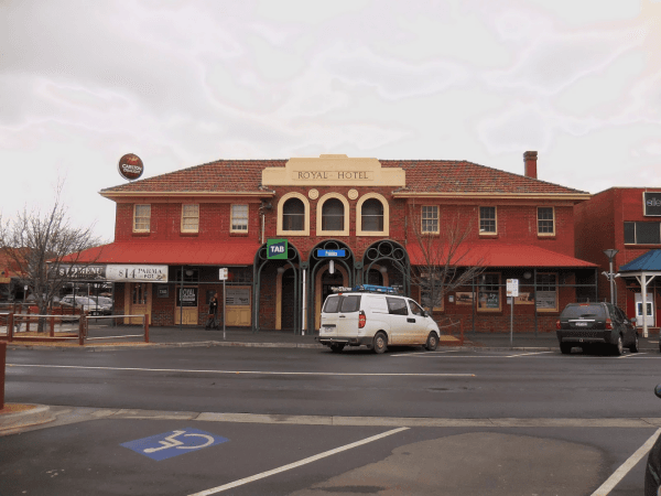 Best Sports Bars in Sunbury - Royal Hotel