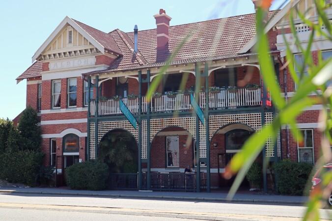 Best Sports Bars in Cottesloe - Albion Hotel