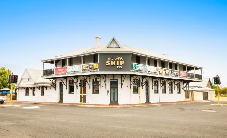 Best Sports Bars in Busselton - The Ship Inn
