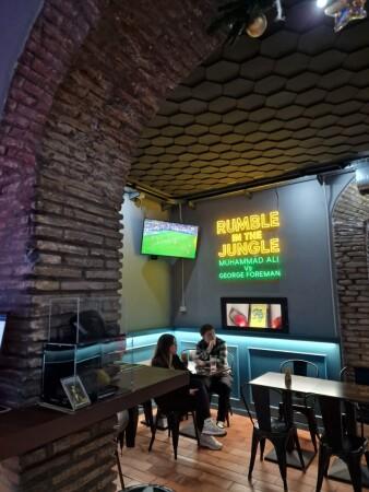 Best Sports Bars in Roma - Goat Gallery