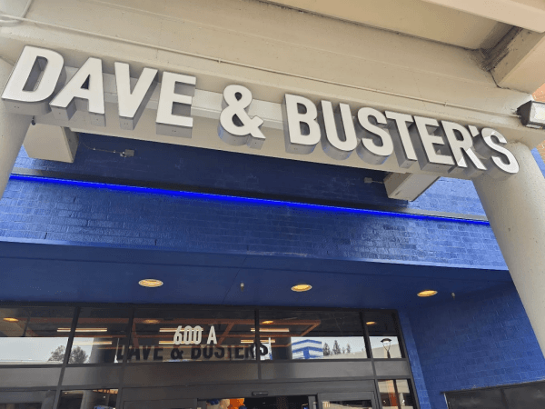 Best Sports Bars in Santa Rosa - Dave & Busters @ Santa Rosa, CA