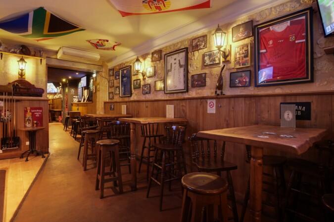 Best Sports Bars in Bordeaux - The Dog and Duck Bordeaux