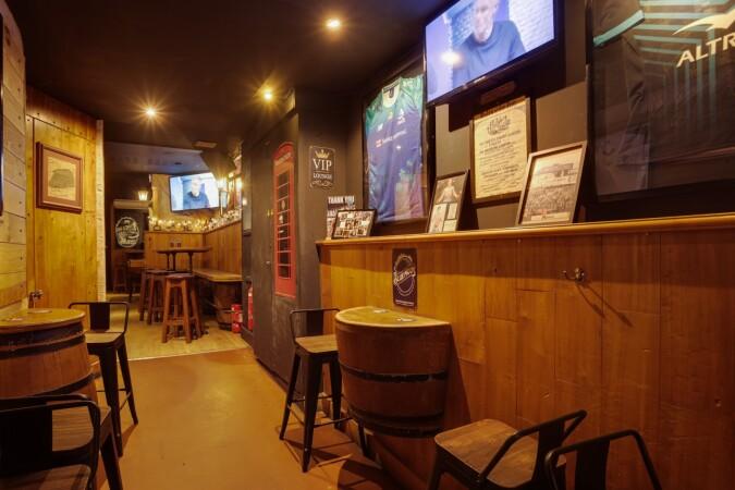 Best Sports Bars in Bordeaux - The Dog and Duck Bordeaux