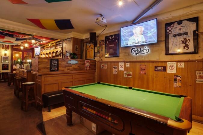 Best Sports Bars in Bordeaux - The Dog and Duck Bordeaux