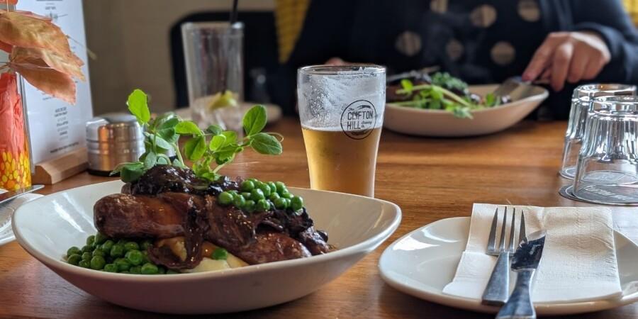 Best Sports Bars in Clifton Hill - Clifton Hill Hotel