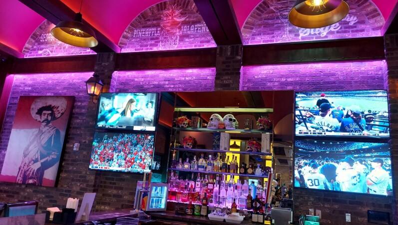 Best Sports Bars in Laveen - Lawn @ Vee Quiva