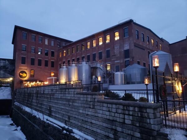 Best Sports Bars in Lewiston - The Pub at Baxter