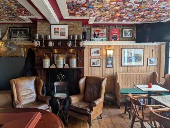 Best Sports Bars in London - The Bricklayer's Arms