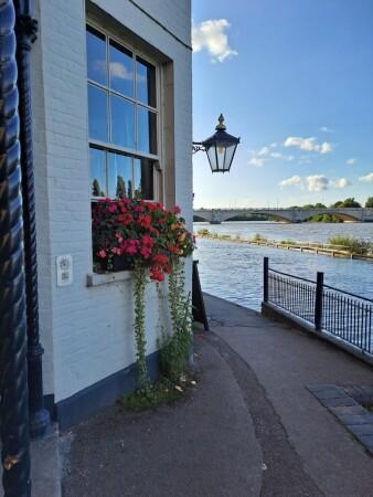 Best Sports Bars in London - Ship Mortlake