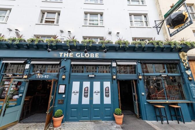 Best Sports Bars in London - Globe