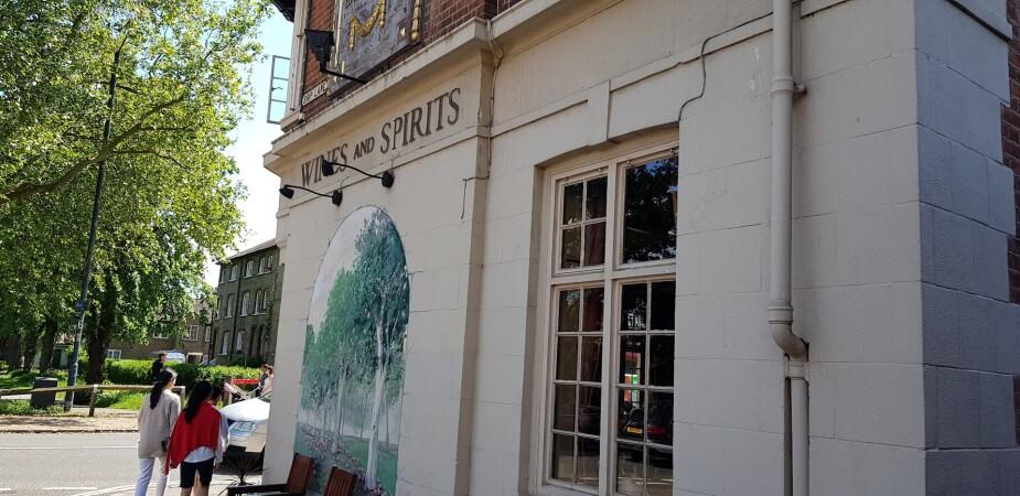 Best Sports Bars in Mortlake - Jolly Gardeners
