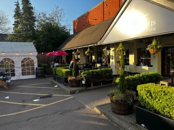 Best Sports Bars in Northampton - Barratts Club