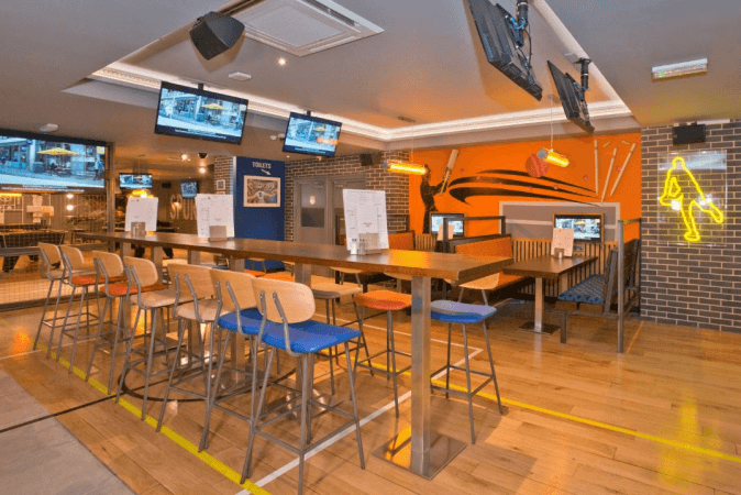 Best Sports Bars in Islington - The Roundabout Old Street