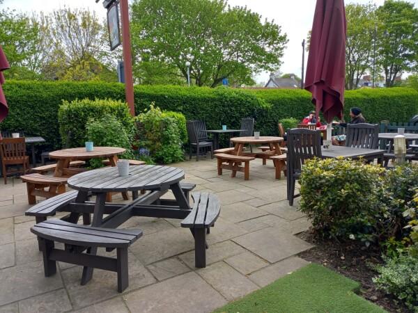 Best Sports Bars in Hull - Queens Hotel