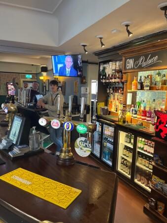 Best Sports Bars in Hull - Queens Hotel