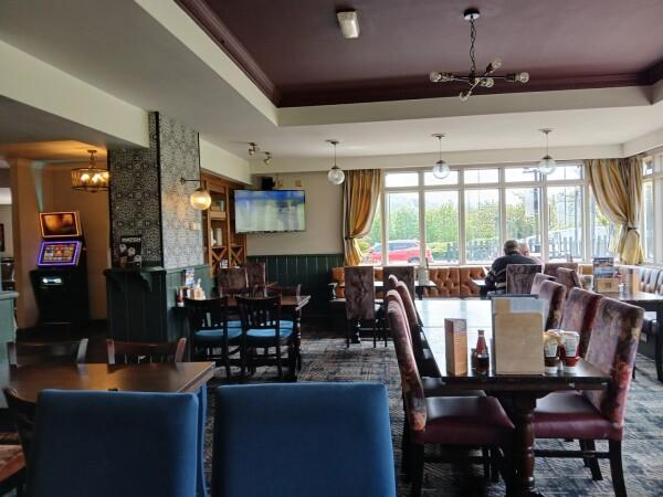Best Sports Bars in Caerphilly - Cwrt Rawlin
