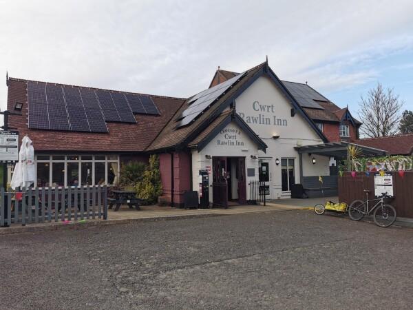 Best Sports Bars in Caerphilly - Cwrt Rawlin