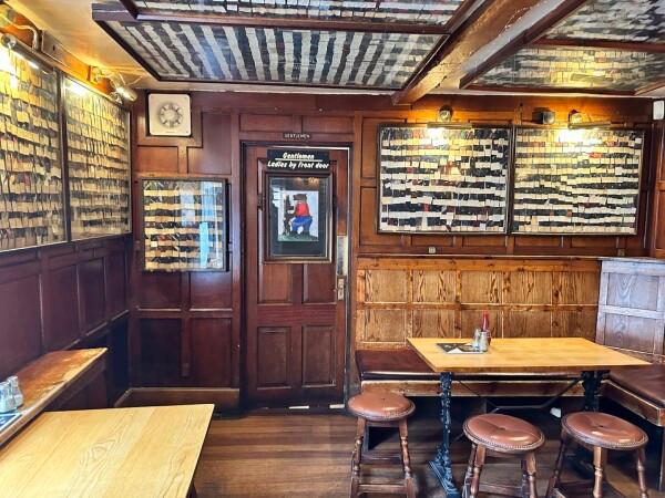 Best Sports Bars in Oxford - Bear Inn