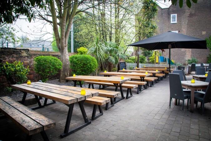 Best Sports Bars in Ealing - Plough Inn