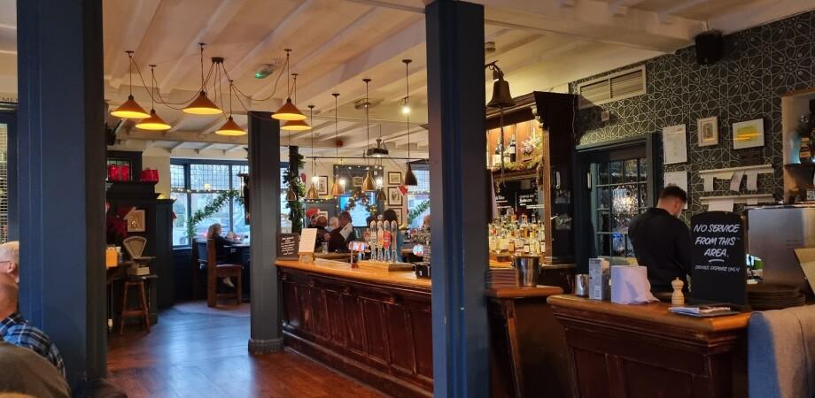 Best Sports Bars in Ealing - Plough Inn