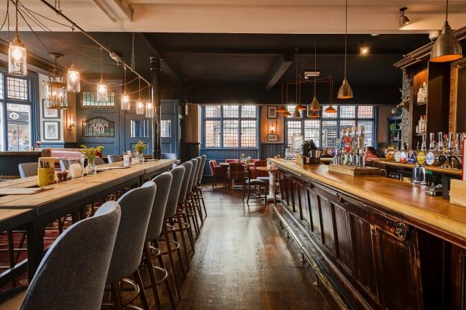 Best Sports Bars in Ealing - Plough Inn