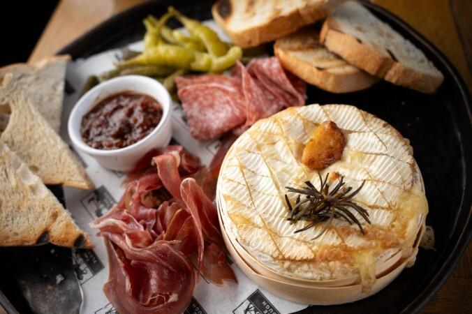 Best Sports Bars in Ealing - Plough Inn