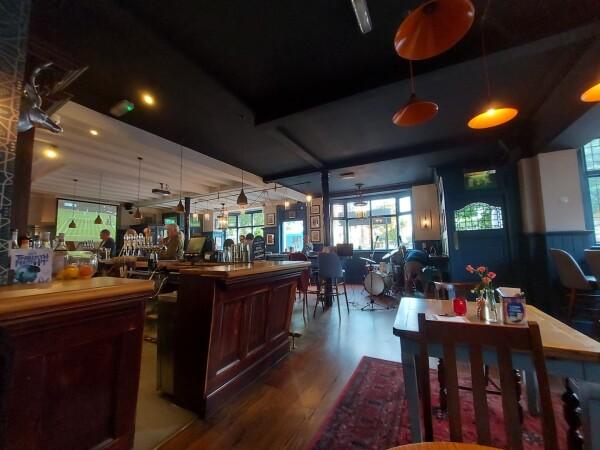 Best Sports Bars in Ealing - Plough Inn