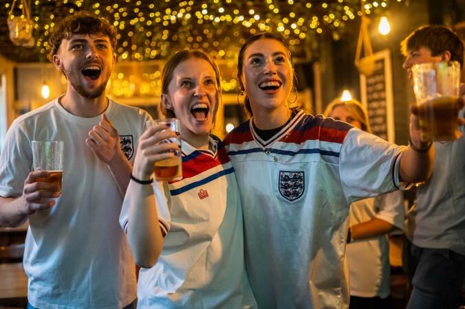 Best Sports Bars in London - The Rose Pub and Kitchen