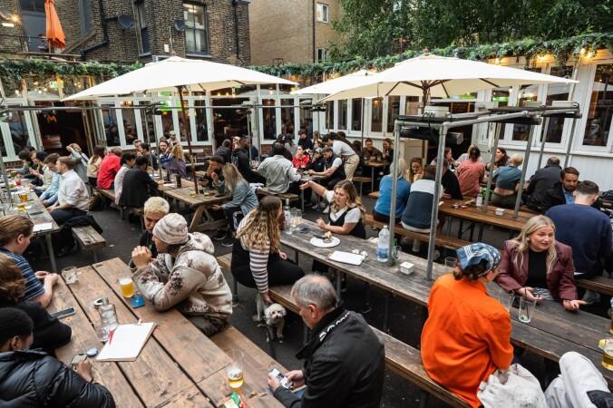 Best Sports Bars in London - The Rose Pub and Kitchen