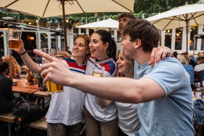 Best Sports Bars in London - The Rose Pub and Kitchen