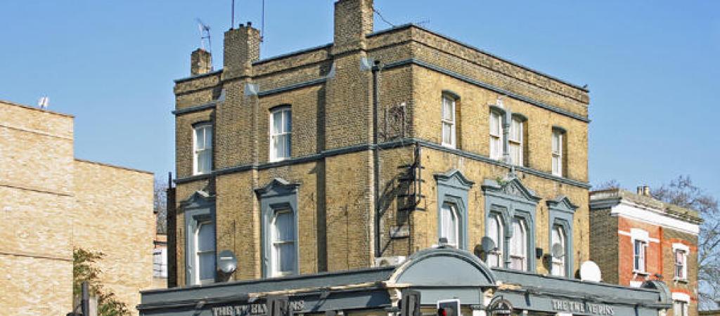 Best Sports Bars in London - The Twelve Pins