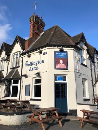 Best Sports Bars in Watford - Wellington Arms