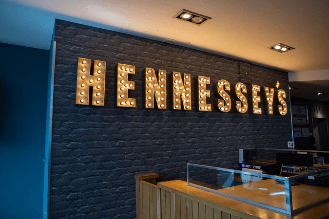 Best Sports Bars in Birmingham - Hennesseys