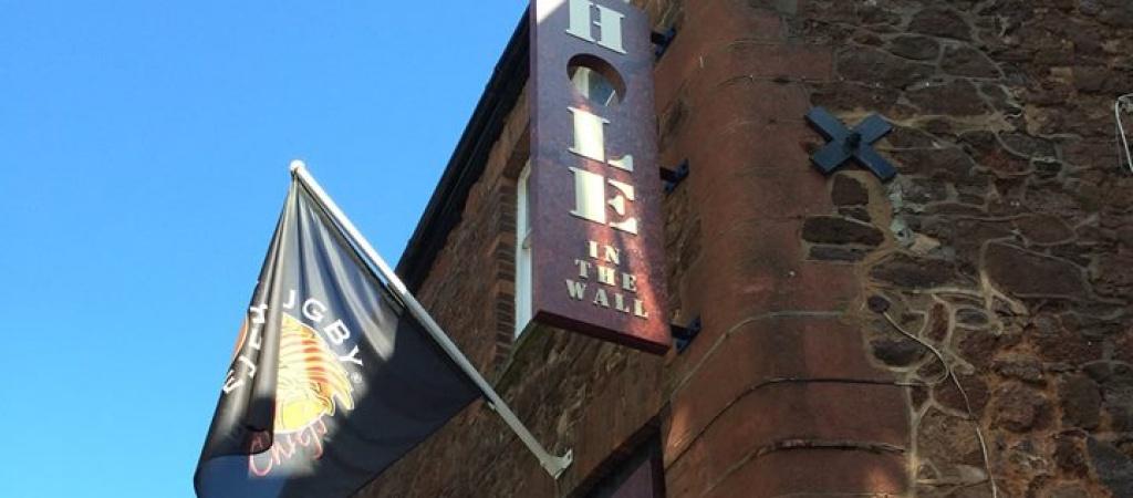 Best Sports Bars in Exeter - The Hole In The Wall