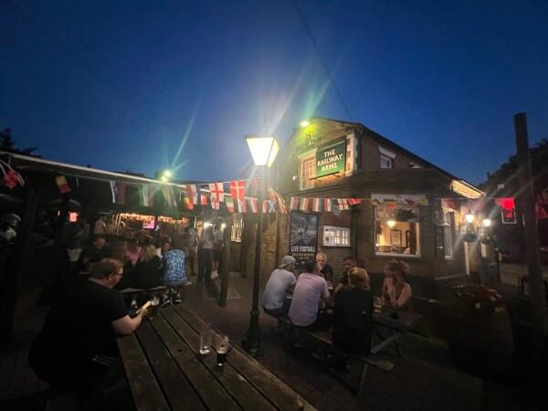 Best Sports Bars in Watford - Railway Arms