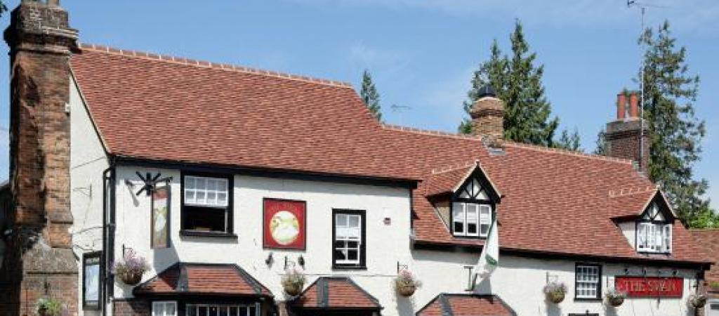 Best Sports Bars in Wheathampstead - The Swan