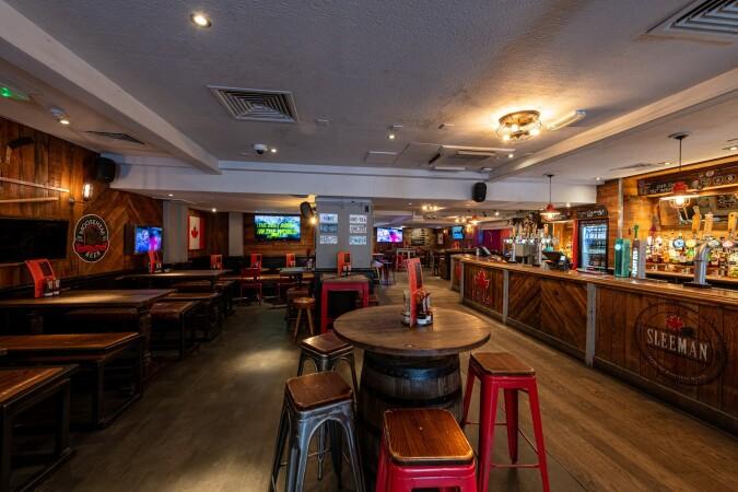 Best Sports Bars in London - Maple Leaf