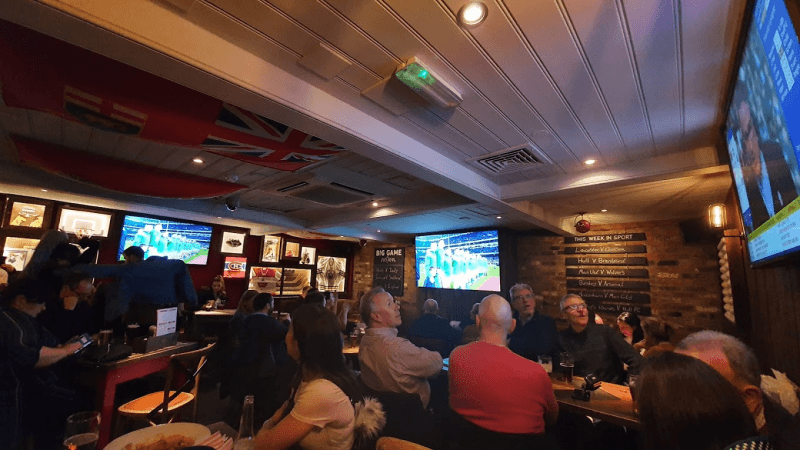 Best Sports Bars in London - Maple Leaf