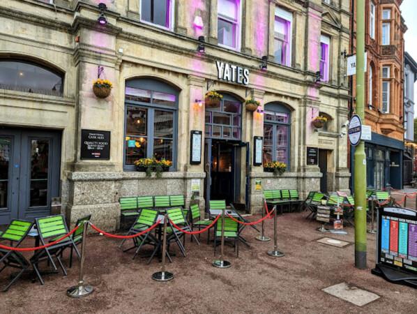 Best Sports Bars in Torquay - Yates Torquay
